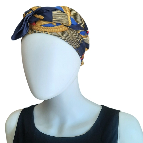 Vintage HERMÈS Poste Et Calvarie Silk Twill Scarf 90cm Blue/Gold/Multi - Picture 5 of 13
